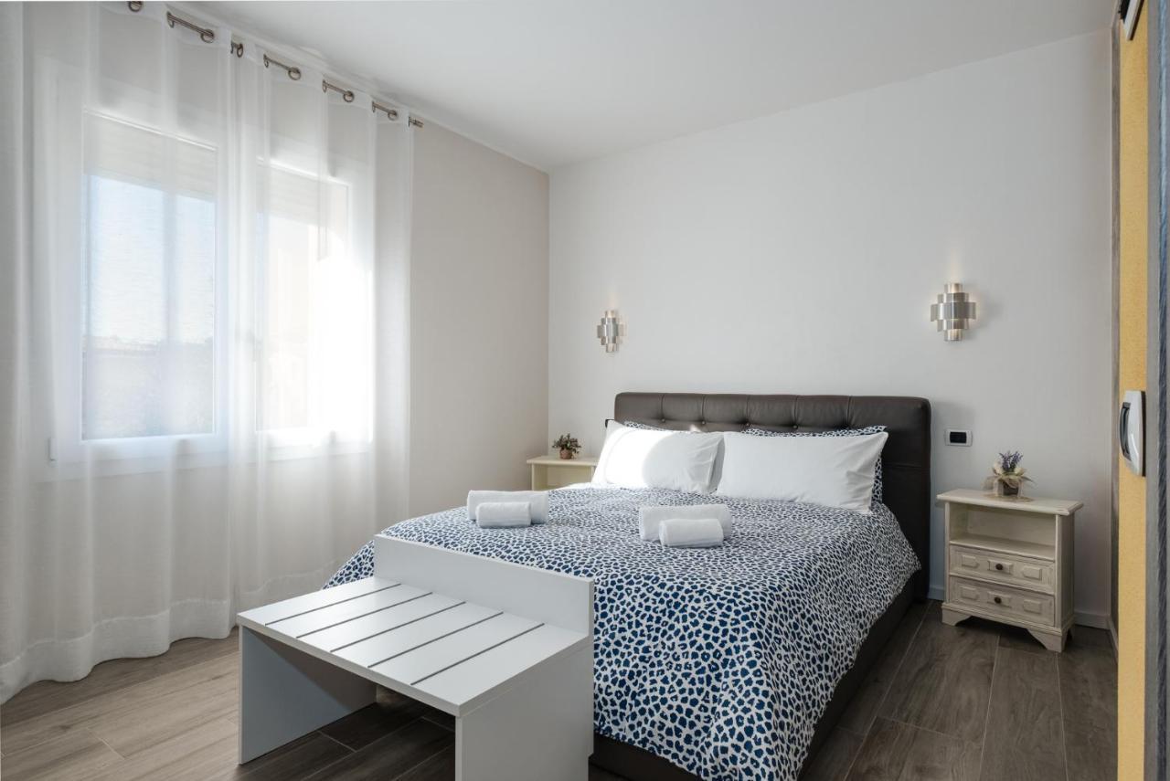 The White Building - Rooms Costermano Luaran gambar