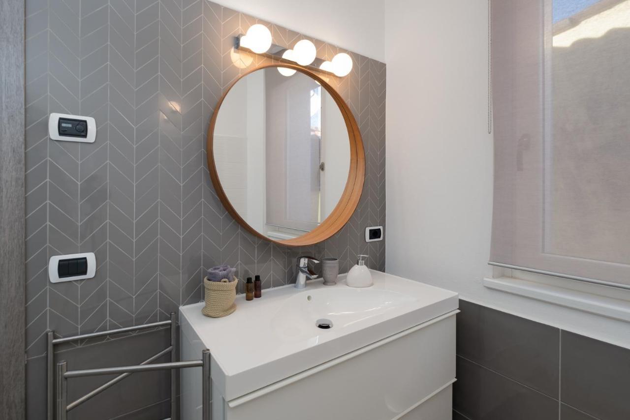 The White Building - Rooms Costermano Luaran gambar