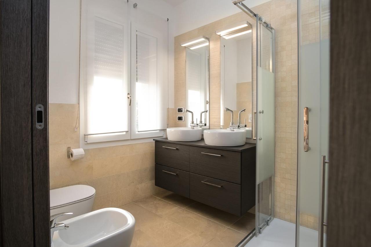 The White Building - Rooms Costermano Luaran gambar