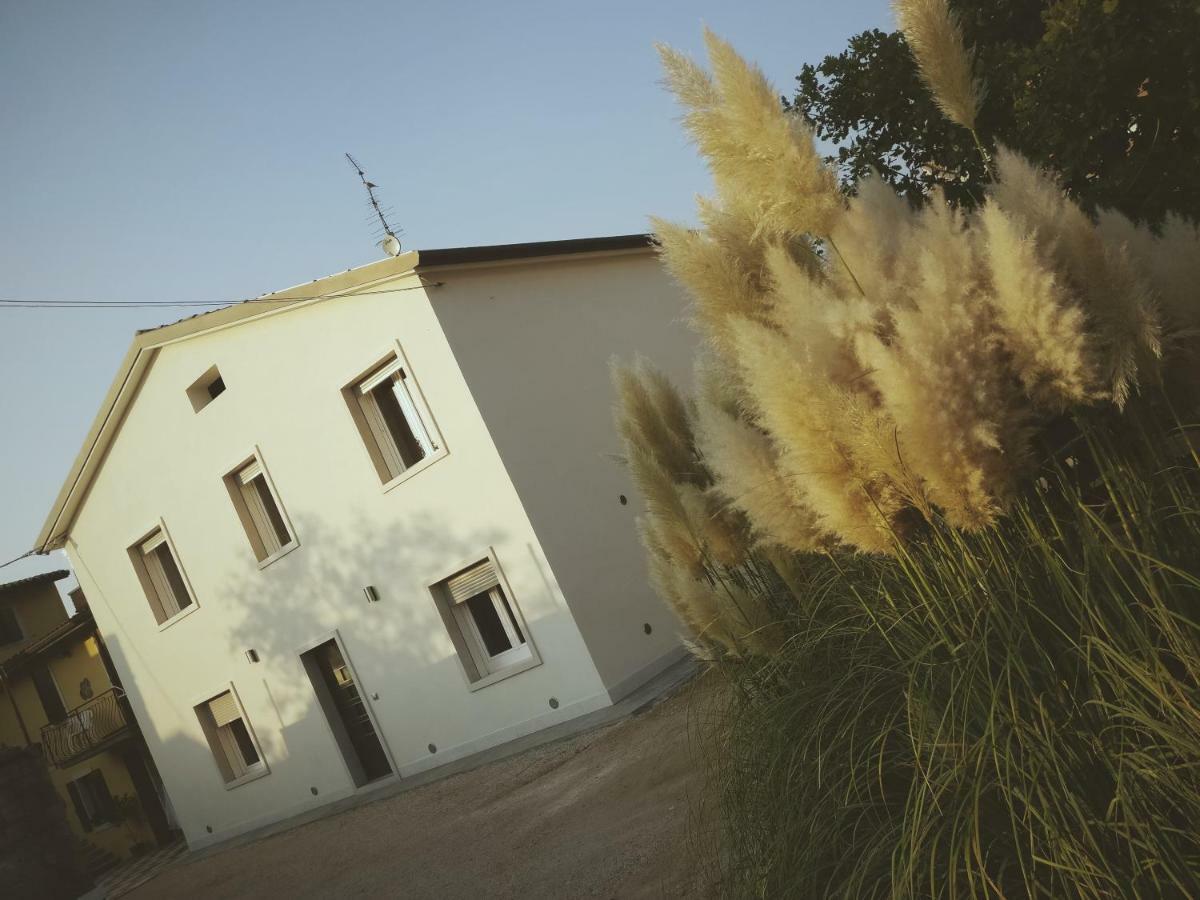 The White Building - Rooms Costermano Luaran gambar